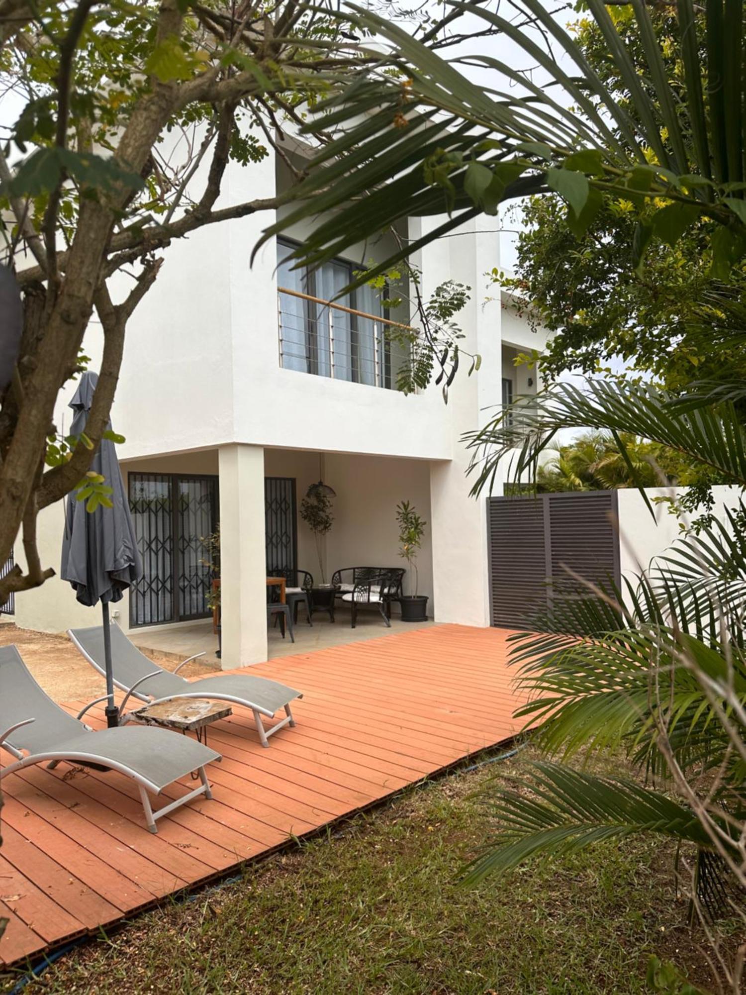 Modern Villa In Grand Bay - Short Walk To Beach Exterior foto
