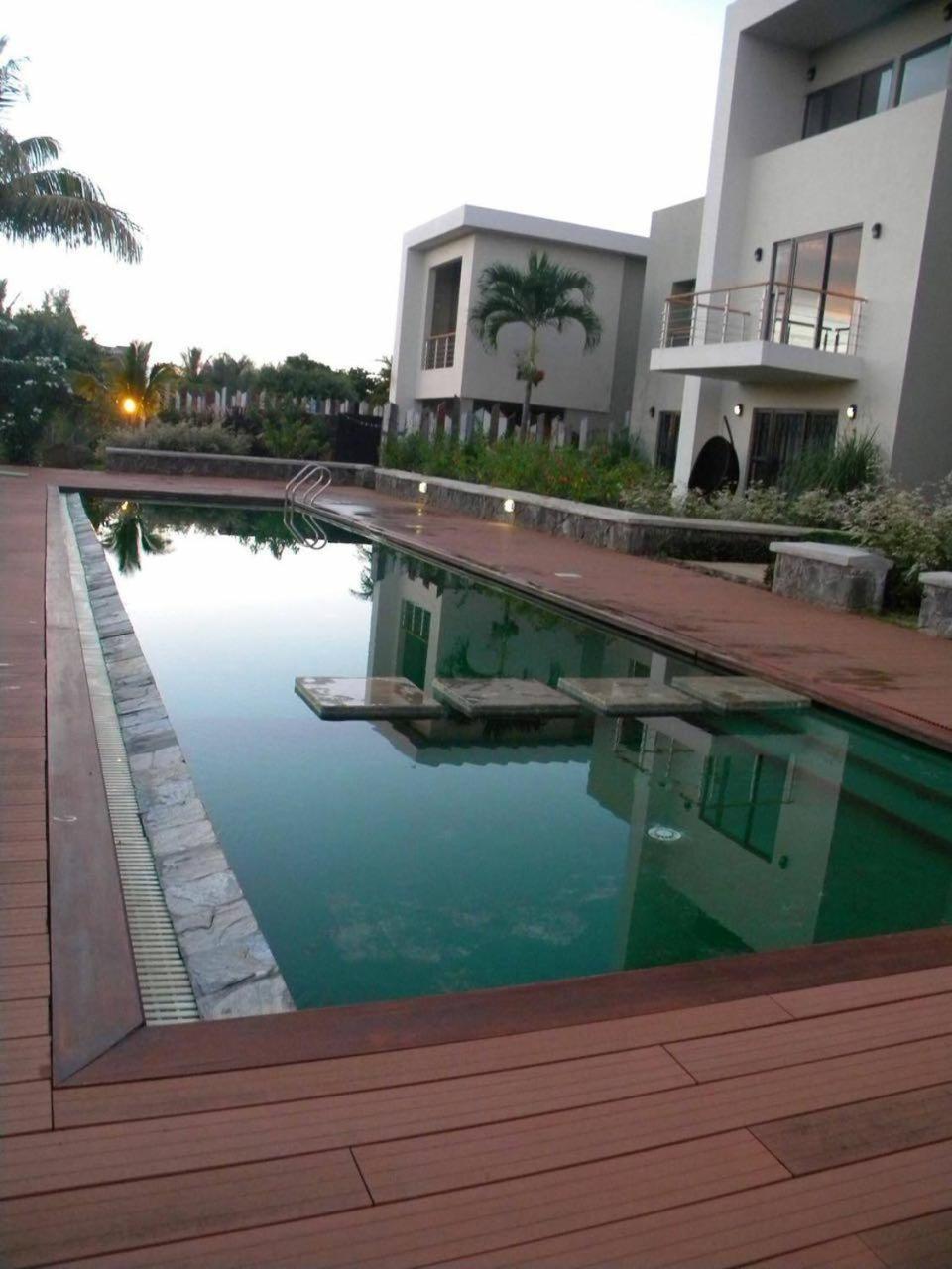 Modern Villa In Grand Bay - Short Walk To Beach Exterior foto
