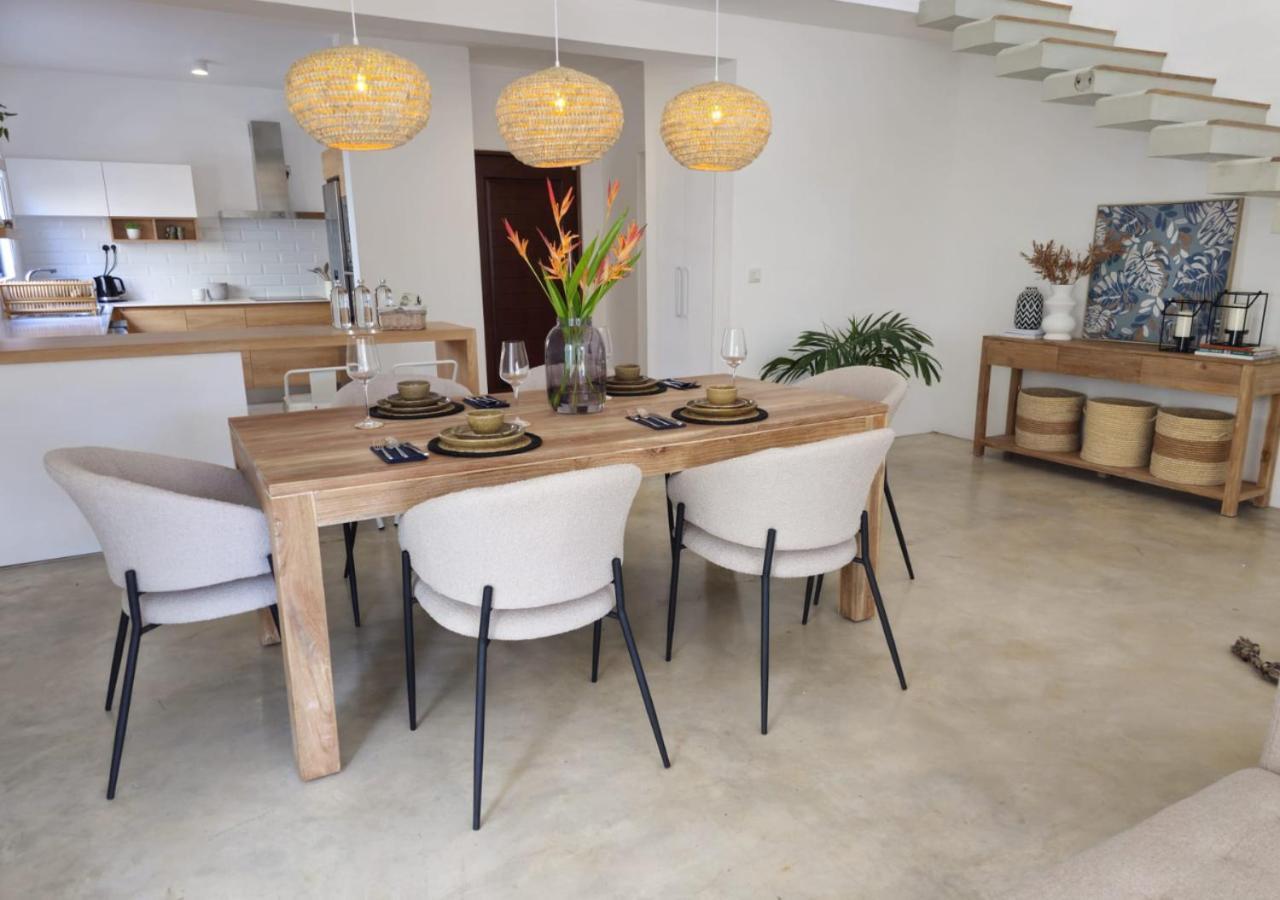 Modern Villa In Grand Bay - Short Walk To Beach Exterior foto