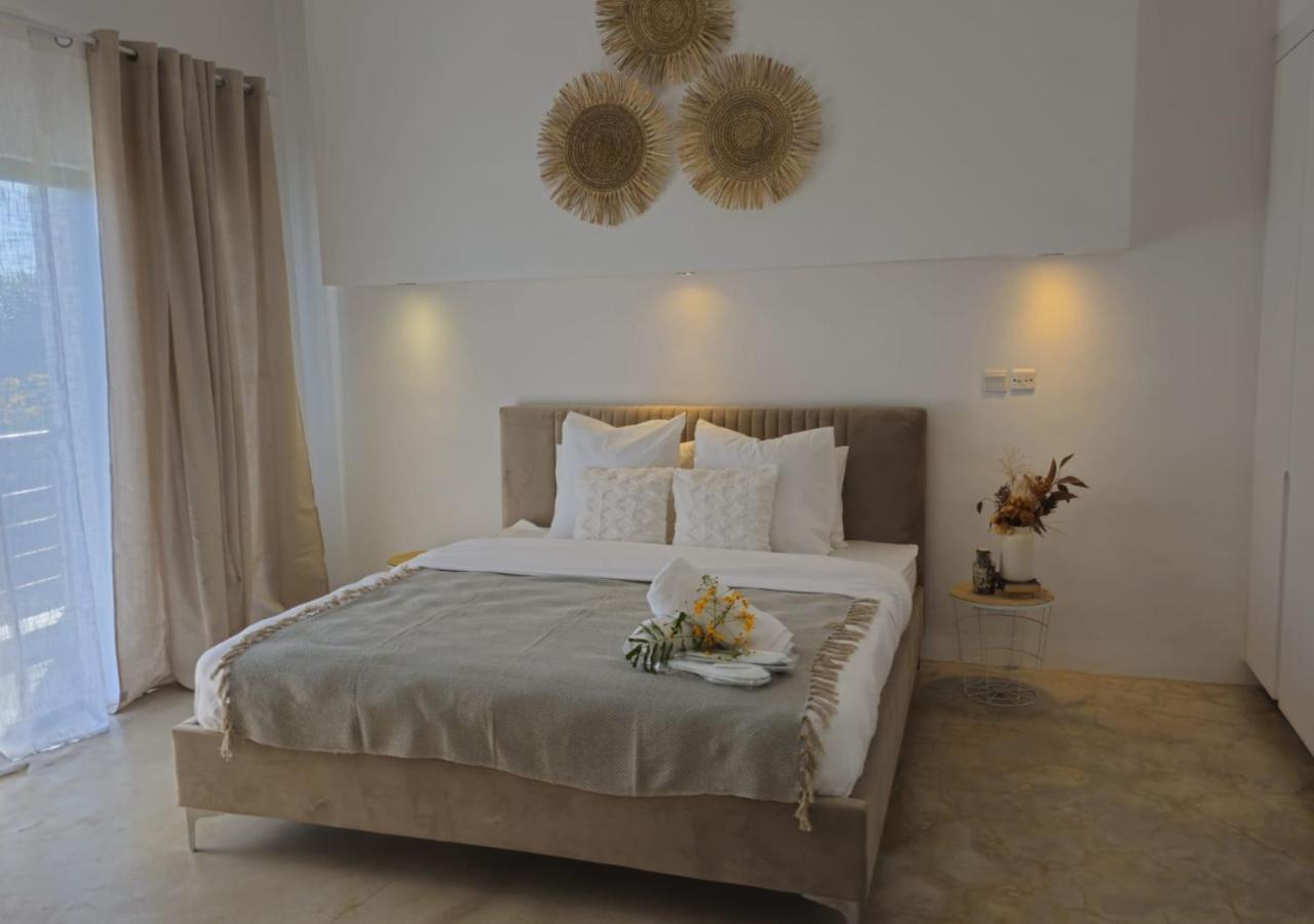 Modern Villa In Grand Bay - Short Walk To Beach Exterior foto