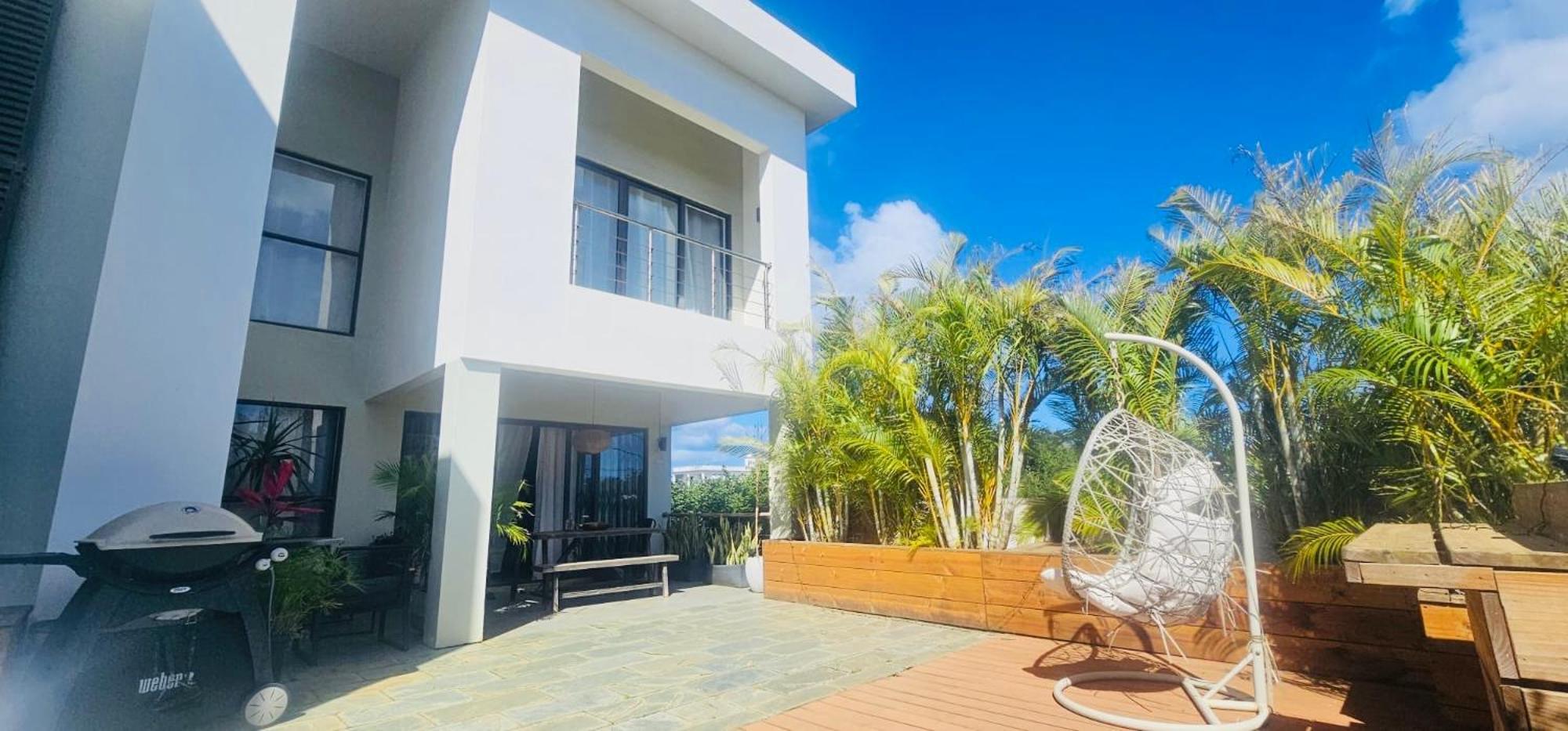 Modern Villa In Grand Bay - Short Walk To Beach Exterior foto
